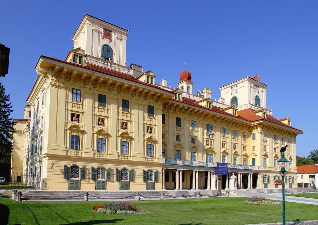 Varkeruelet Apartman Šoproň Exteriér fotografie