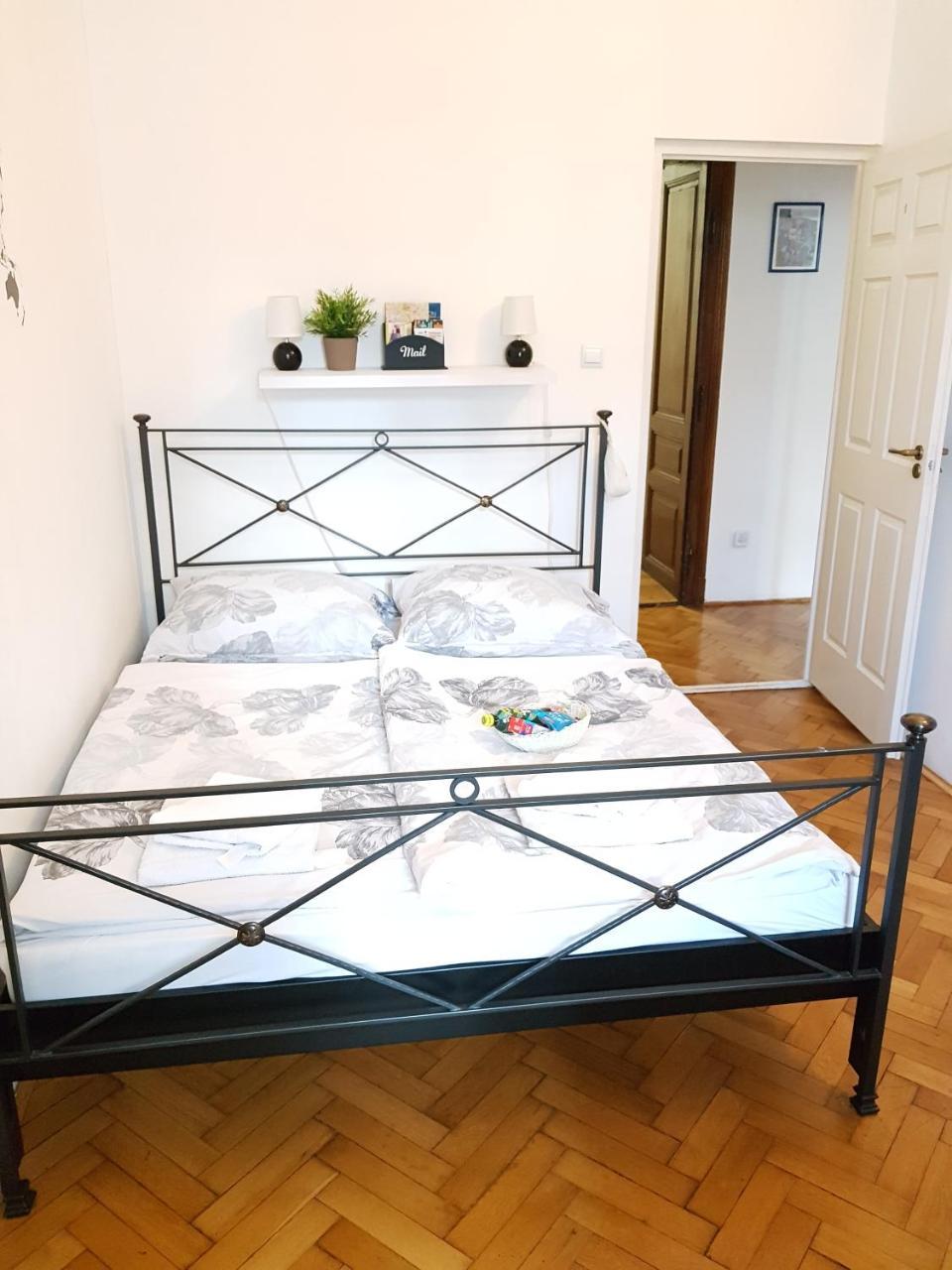 Varkeruelet Apartman Šoproň Exteriér fotografie